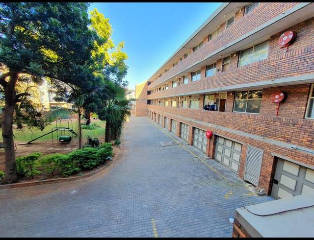 3 BEDROOM APARTMENT FOR SALE IN SINOVILLE